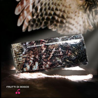 バッグとお財布の専門店erutuocの人気エナメルレディース財布はFRUTTIのルーナウイングです
