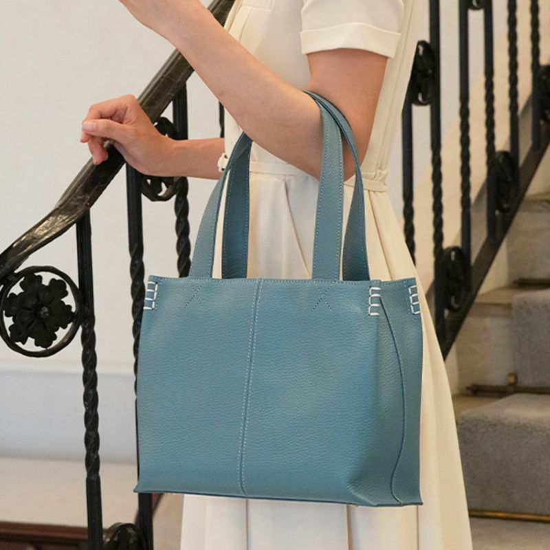 【傳濱野】皇室御用達 花のようにたおやかなミニトートFioen（フィオン） 肩にかかる