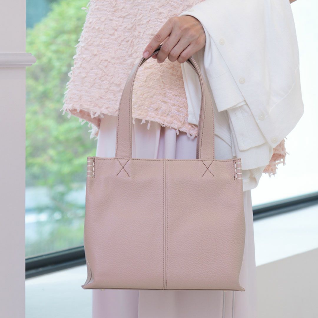 【傳濱野】皇室御用達 花のようにたおやかなミニトートFioen（フィオン） 肩にかかる