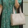 【傳濱野】皇室御用達 花のようにたおやかなミニトートFioen（フィオン） 肩にかかる