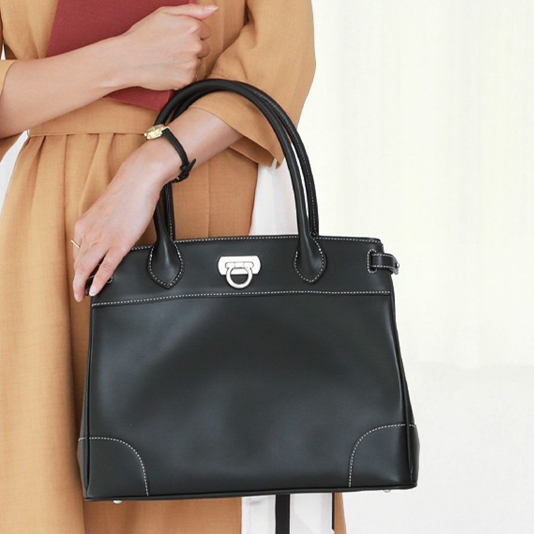 バッグとお財布の専門店erutuocの黒い(ブラック)トートバッグは傳濱野のclassic toteです