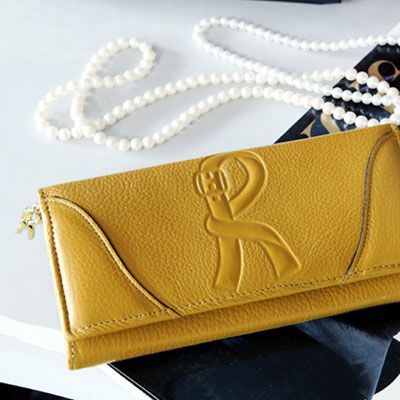 人気ブランドおすすめのお金が寄ってくる財布と色は、ジャーダ ロベルタ ディ カメリーノのモア バターイエロー