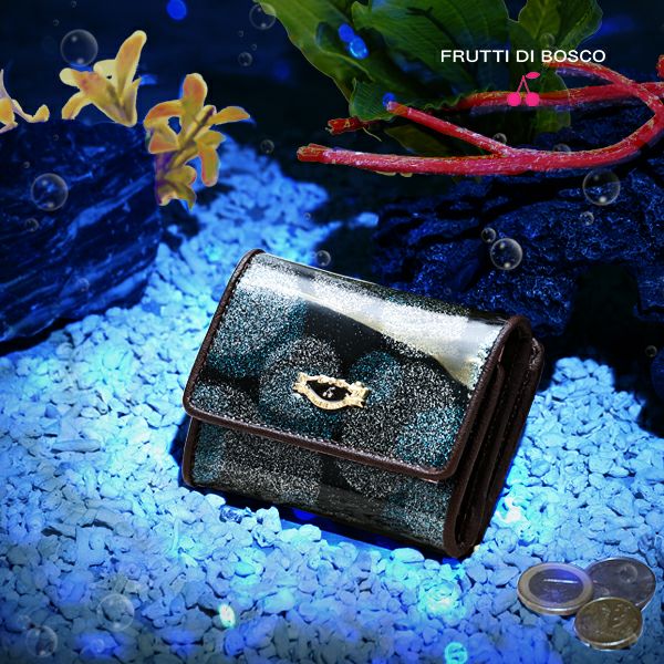 バッグとお財布の専門店erutuocの人気エナメルレディース財布はFRUTTIのメゾ マーメイドベリーです