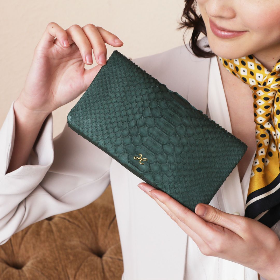 バッグとお財布の専門店erutuocの人気レディース長財布は傳濱野のEternal Greenです