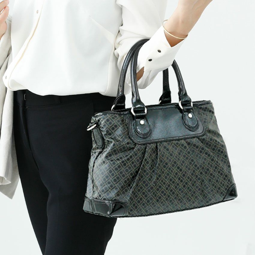 バッグとお財布の専門店erutuocの黒い(ブラック)トートバッグは傳濱野のRitaです