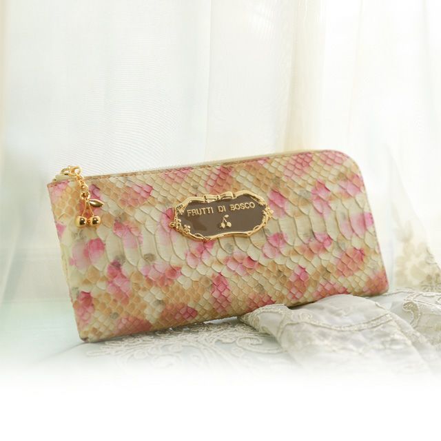 人気ブランドのピンクのお財布は、フルッティ ディ ボスコのカーラパイソン クララ